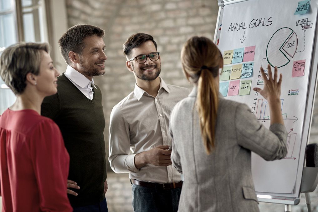 Equipo de trabajo en una sesión de planificación